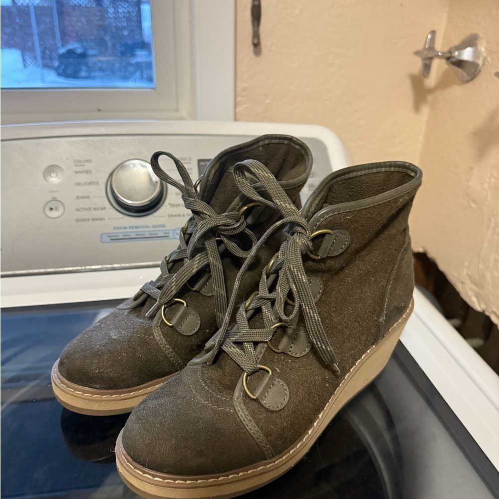 Stylish Women's Gray Ankle Boots